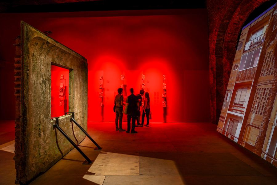 Chile Pavilion "Monolith Controversies" - Photo by Gonzalo Puga.