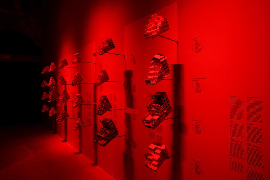Chile Pavilion "Monolith Controversies" - Photo by Gonzalo Puga.