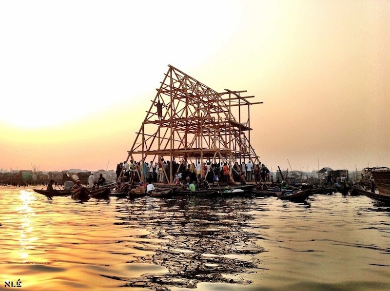 Christmas Party at Mokoko Floating School during construction - Photo: courtesy of NLÉ.