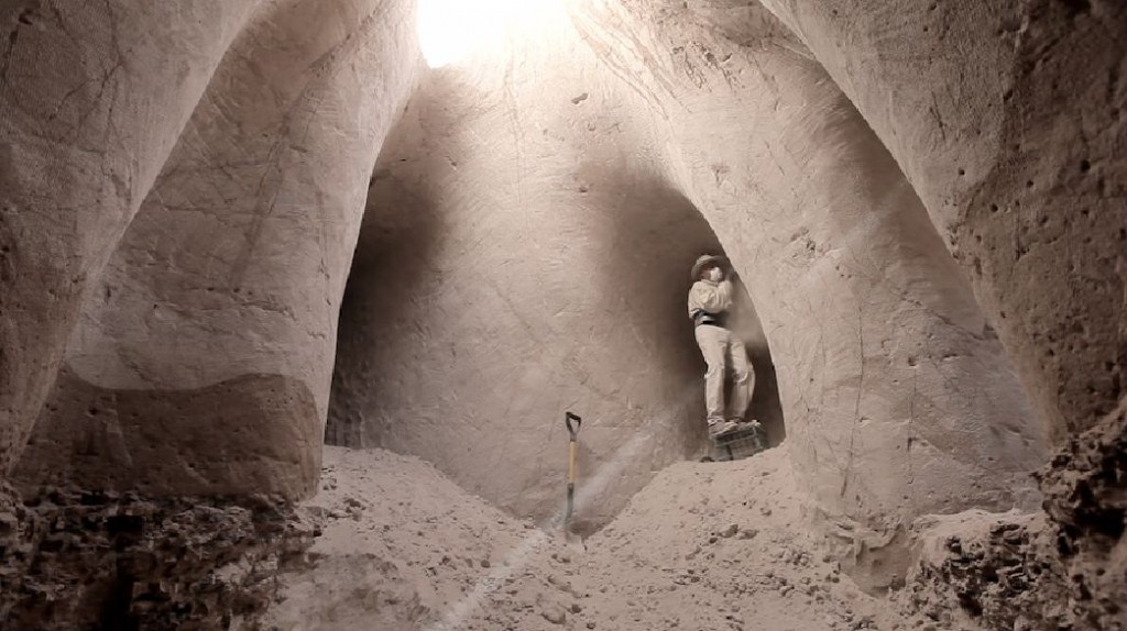 Cave Digger - Courtesy of Jeffrey Karoff - ©Karoffilm. 