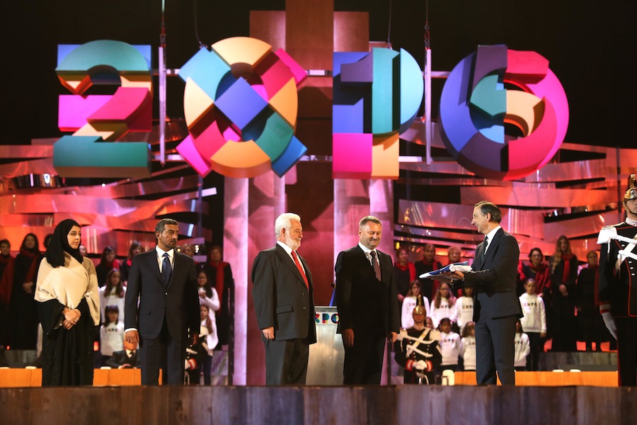 Giuseppe Sala, Commissioner of Milan Expo 2015 passes over the BIE - Boureau International d'Expositions - flag to the UAE delegation on the closing ceremony of Milan Expo 2015 - Photo by Daniele Mascolo.