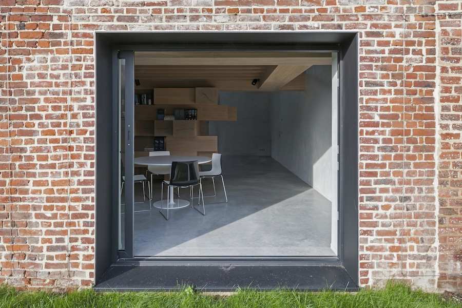 Office-Barn in West Flanders - photo by Koen Van Damme - Courtesy of Studio Farris Architects.