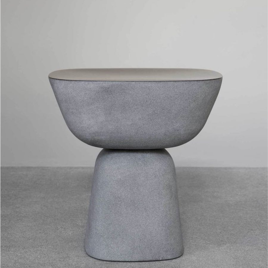 Cairn, Absolute black granite or classic sinter resin, by Guillaume Delvigne © Tools galerie.