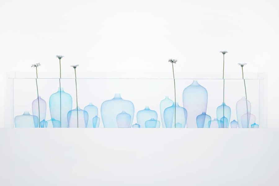 Nendo: Jellyfish vase - Photo by Akihiro Yoshida.