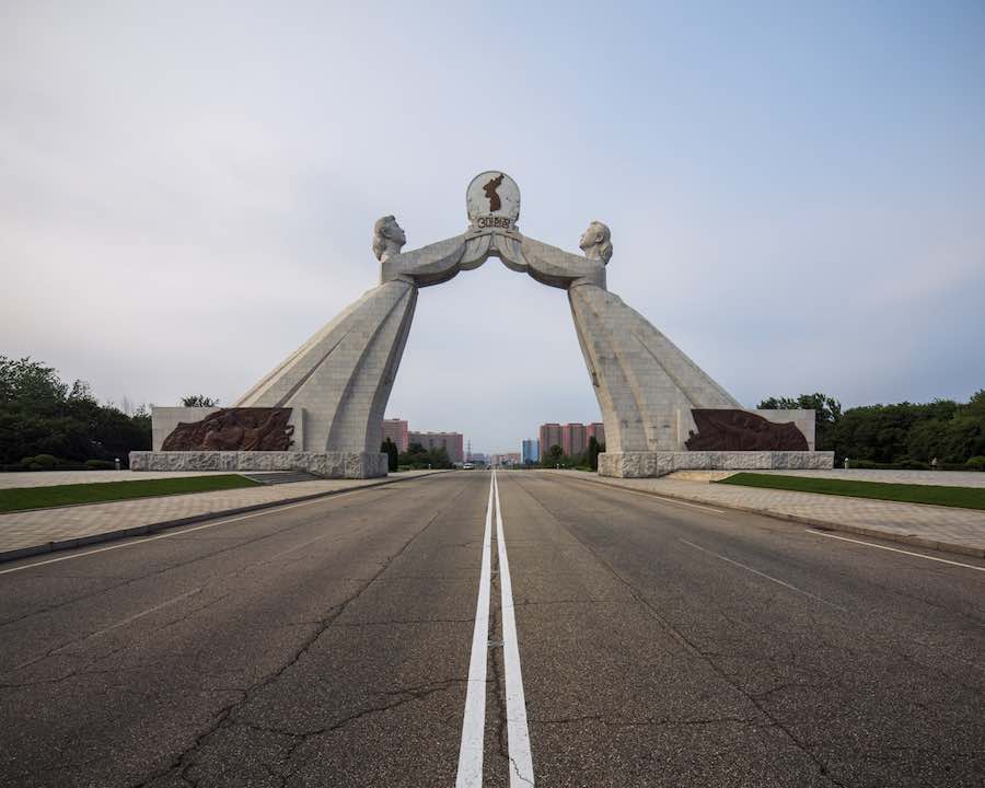 Two Sisters Monument, Pyongyang - Photo by Raphael Olivier.