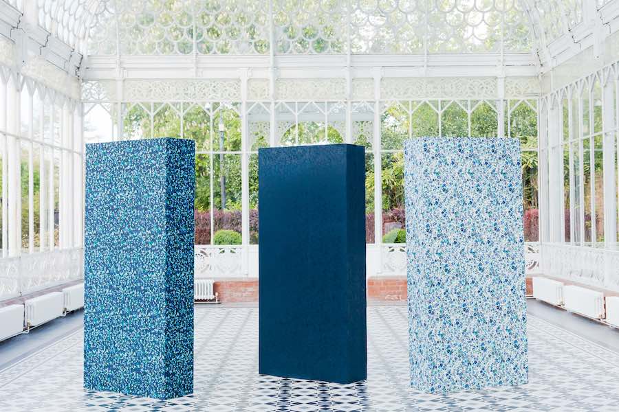 2LG + Custhom wallpaper - Courtesy of DesignJunction.