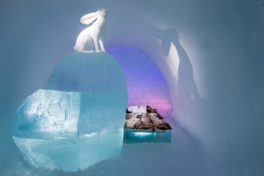 Art suite "Follow the White Rabbit" by AnnaSofia Mååg & Niklas Byman - Photo by Asaf Kliger ©ICEHOTEL 28.