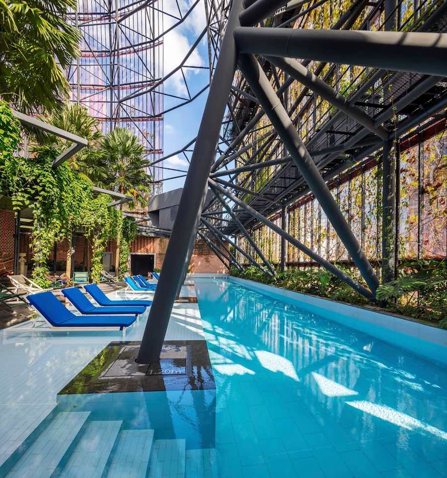The Oasia Hotel by WOHA and Patricia Urquiola in Singapore - Photo by Infinitude courtesy of AGROB BUTHAL.