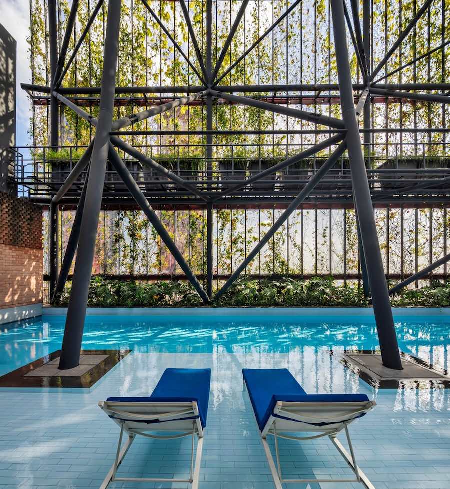 The Oasia Hotel by WOHA and Patricia Urquiola in Singapore - Photo by Infinitude courtesy of AGROB BUTHAL.