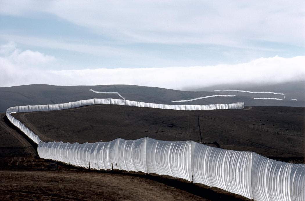 Running Fence, Califronia, 1976 - Photo by Wolfgang Volz ©Christo