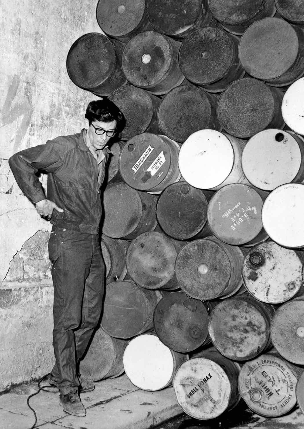 Wall of Oil Barrels, Paris 1962 - Photo by Shunk-Kender ©Christo