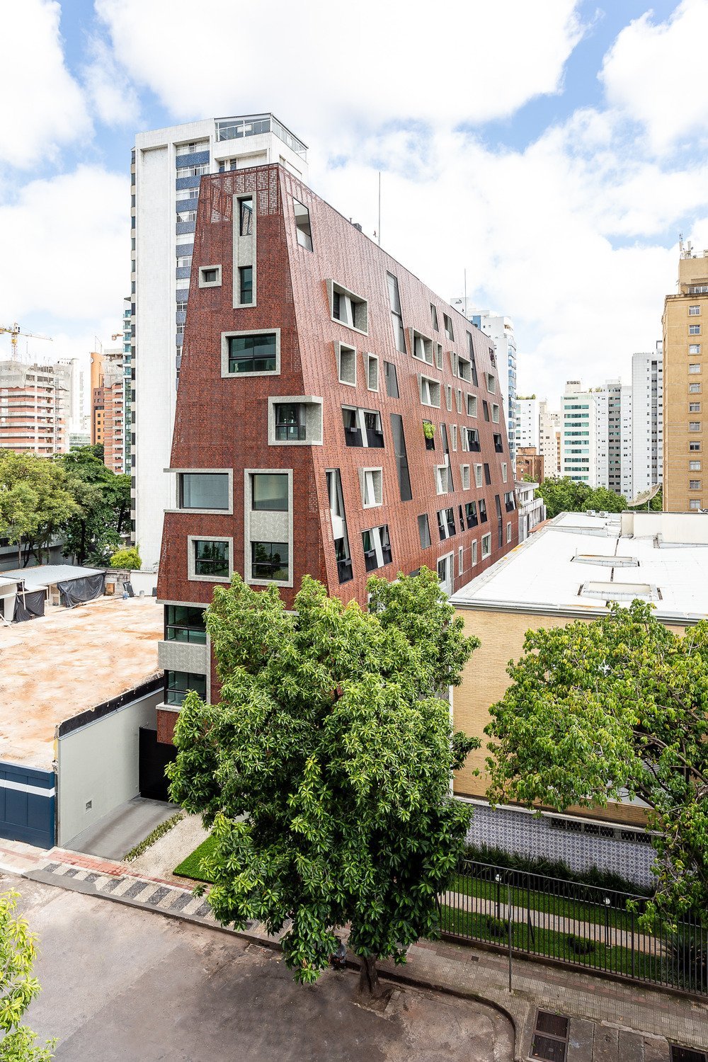 CASAMIRADOR Savassi by Gisele Borges Arquitectura - Photo by Juliana Berzoini.