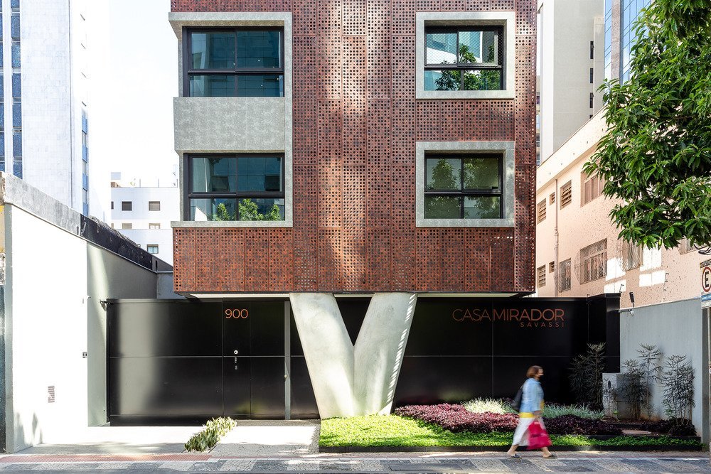 CASAMIRADOR Savassi by Gisele Borges Arquitectura - Photo by Juliana Berzoini.