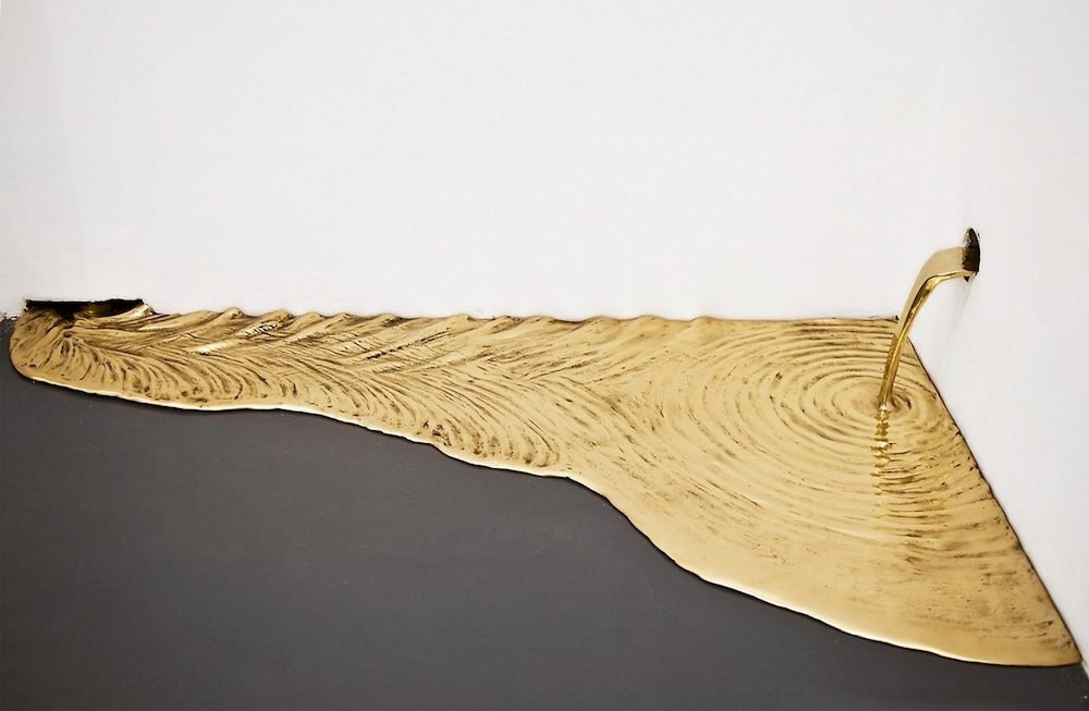 Gold Leaking installation by Vanderlei Lopes - Courtesy of Vanderlei Lopes.