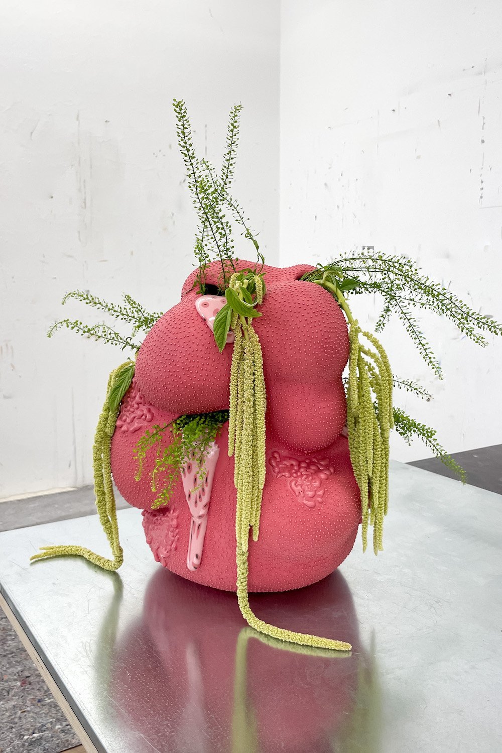Tactile Red vase by Teresa Berger @ Collectible 2024 - Photo by ©Teresa Berger, courtesy of Collectible.