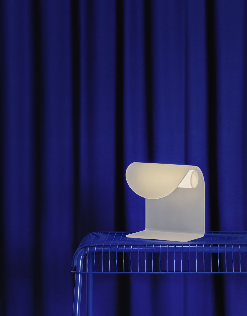 Le TouLe Toucan table lamp by Jacques et Anna - Photo by ©Alex Lesage.can table lamp by Jacques et Anna - Photo by ©Alex Lesage.