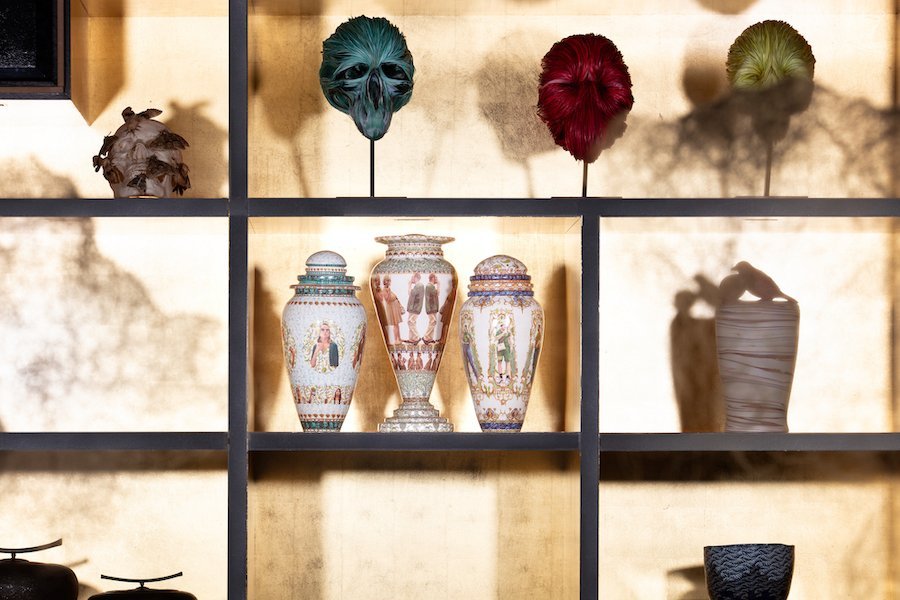 Untitled by Peter Olson and Korean death masks in the Afterlife room - Photo by Alexandre Vazquez, ©Michelangelo Foundation.
