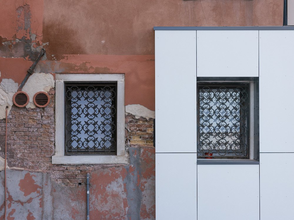 Let me warm you, Estonian Pavilion at the 2025 Venice Architecture Biennale - Photo by ©Joosep Kivimäe.