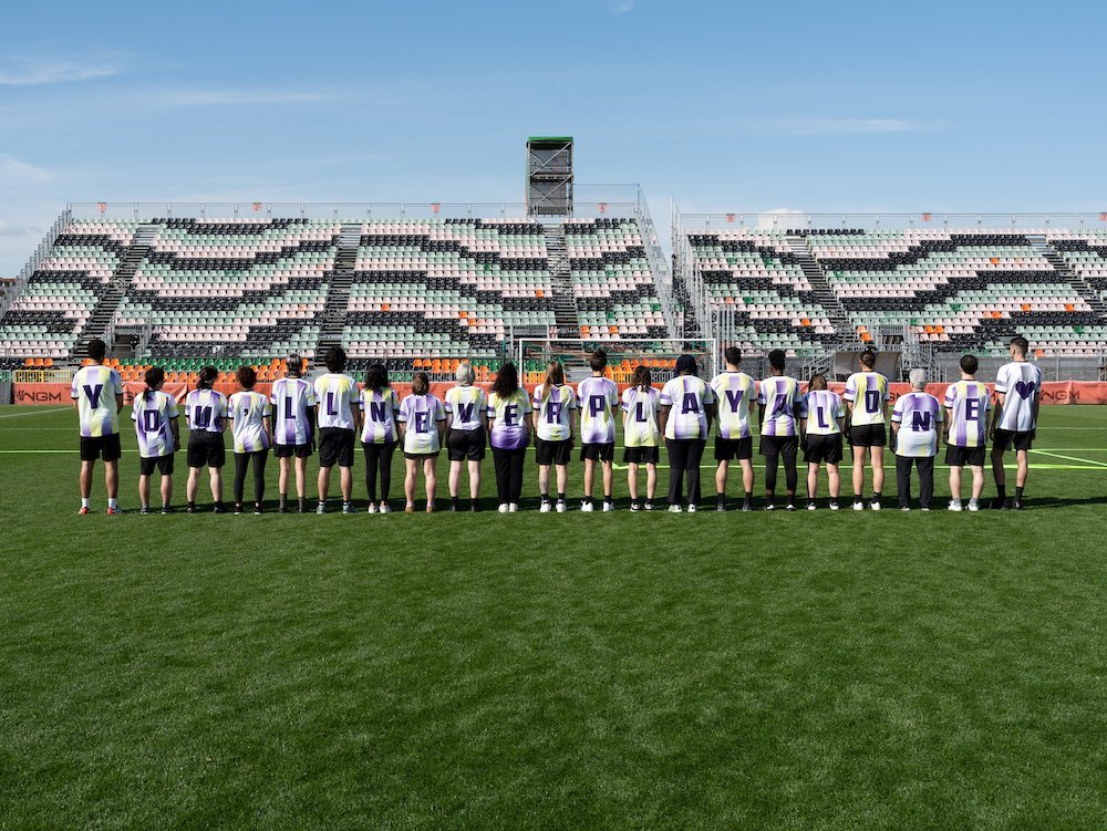 Gabriel Fontana's Anonymous Allyship at the Pier Luigi Penzo stadium in Venice - Photo by Giovanni Pellegrini.
