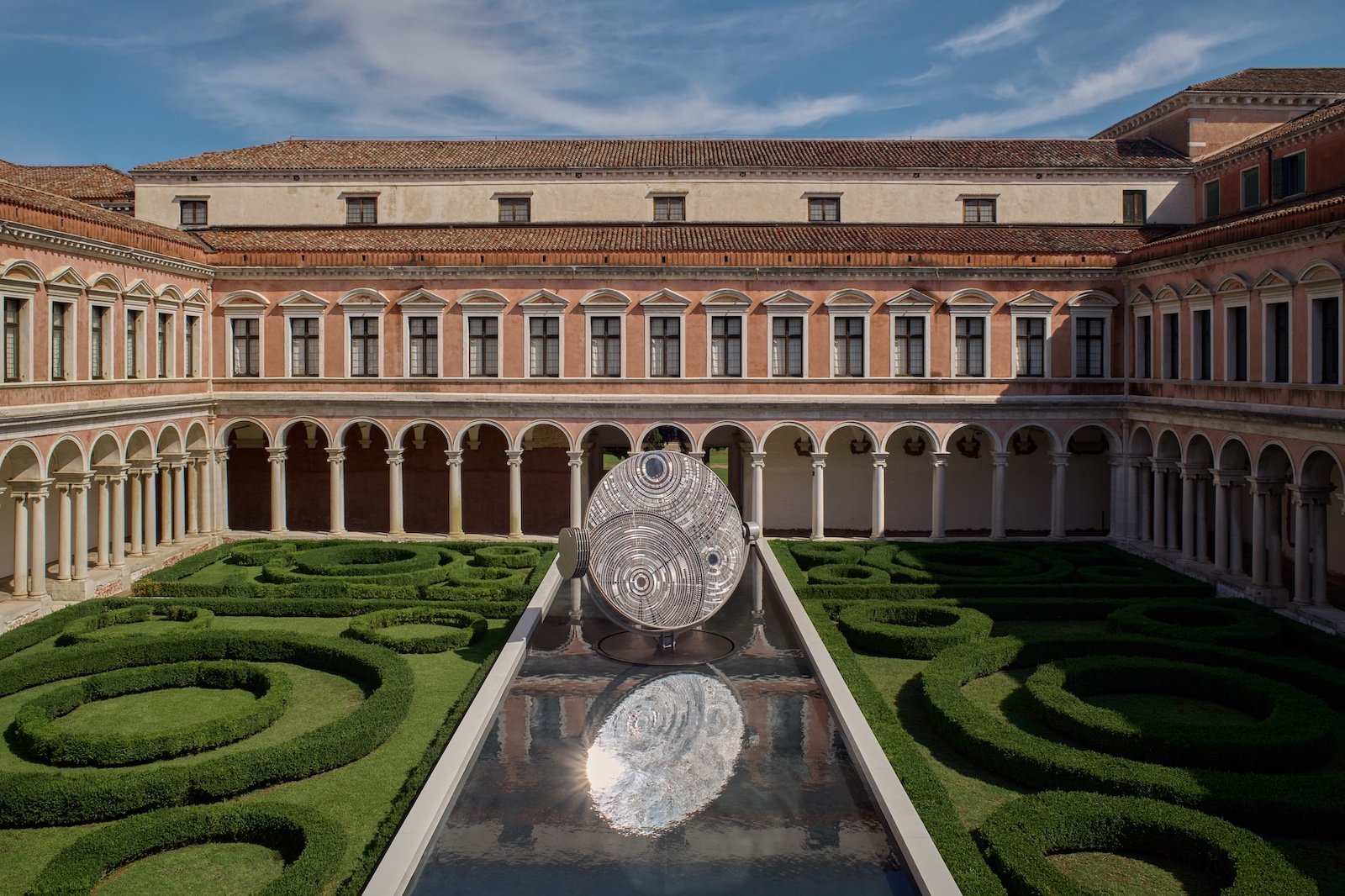 HOMO FABER 2026, A Great Turning installation installation by Es Devlin - Photo by Giulio Ghirardi, ©Michelangelo Foundation.
