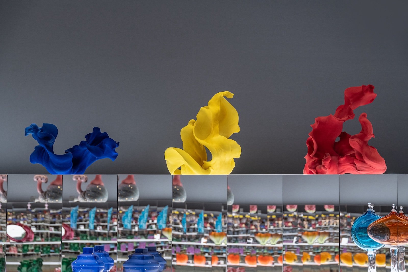 HOMO FABER 2026, Dynamic Bowls, Troubled Waters Blue Velvet Yellow and Red by Egle Einikyte-Narkeviciene - Photo by Sophia Bennett, ©Michelangelo Foundation.