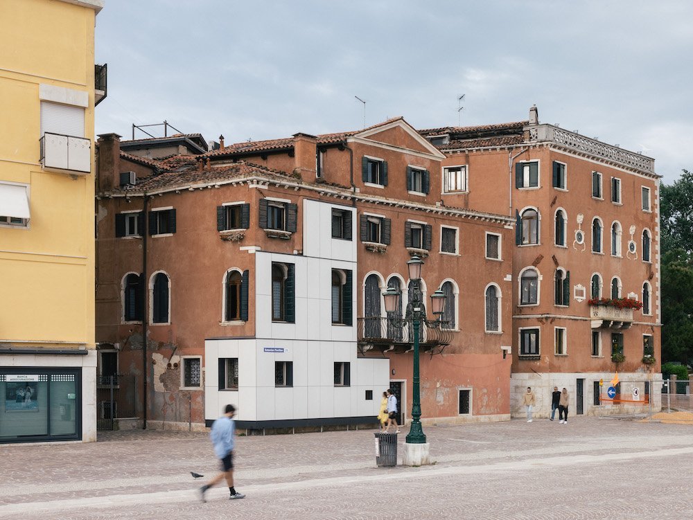 Let me warm you, Estonian Pavilion at the 2025 Venice Architecture Biennale - Photo by ©Joosep Kivimäe.
