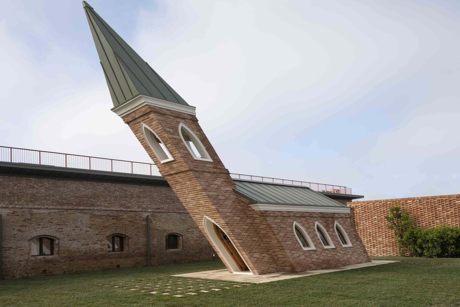 Huff and Puff chapel by Hugh Hayden - Photo by Jacopo Trabuio.